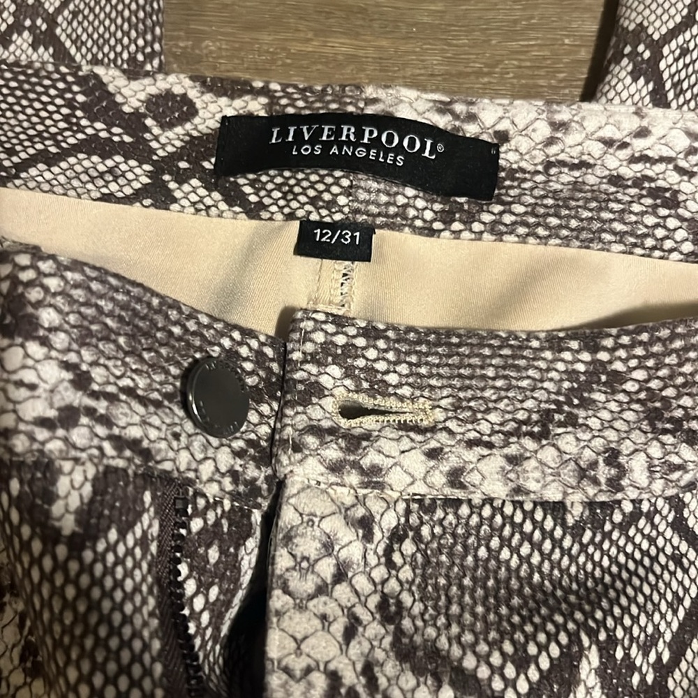 Liverpool LA Grey Python Print Pants size 12 / 31 - Picture 4 of 9